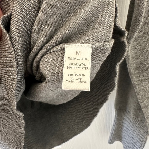 Active USA Medium Sweater - Picture 3 of 4